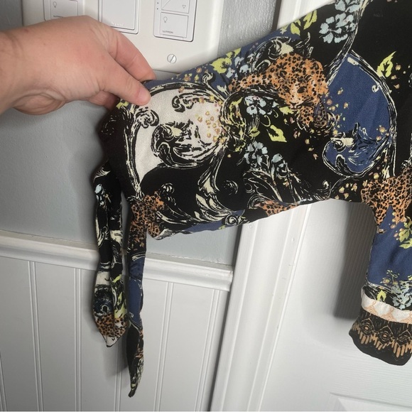 Free People Catch Me If You Can Cheetah/Leopard Novelty Print Art to Wear Top S - Picture 7 of 13